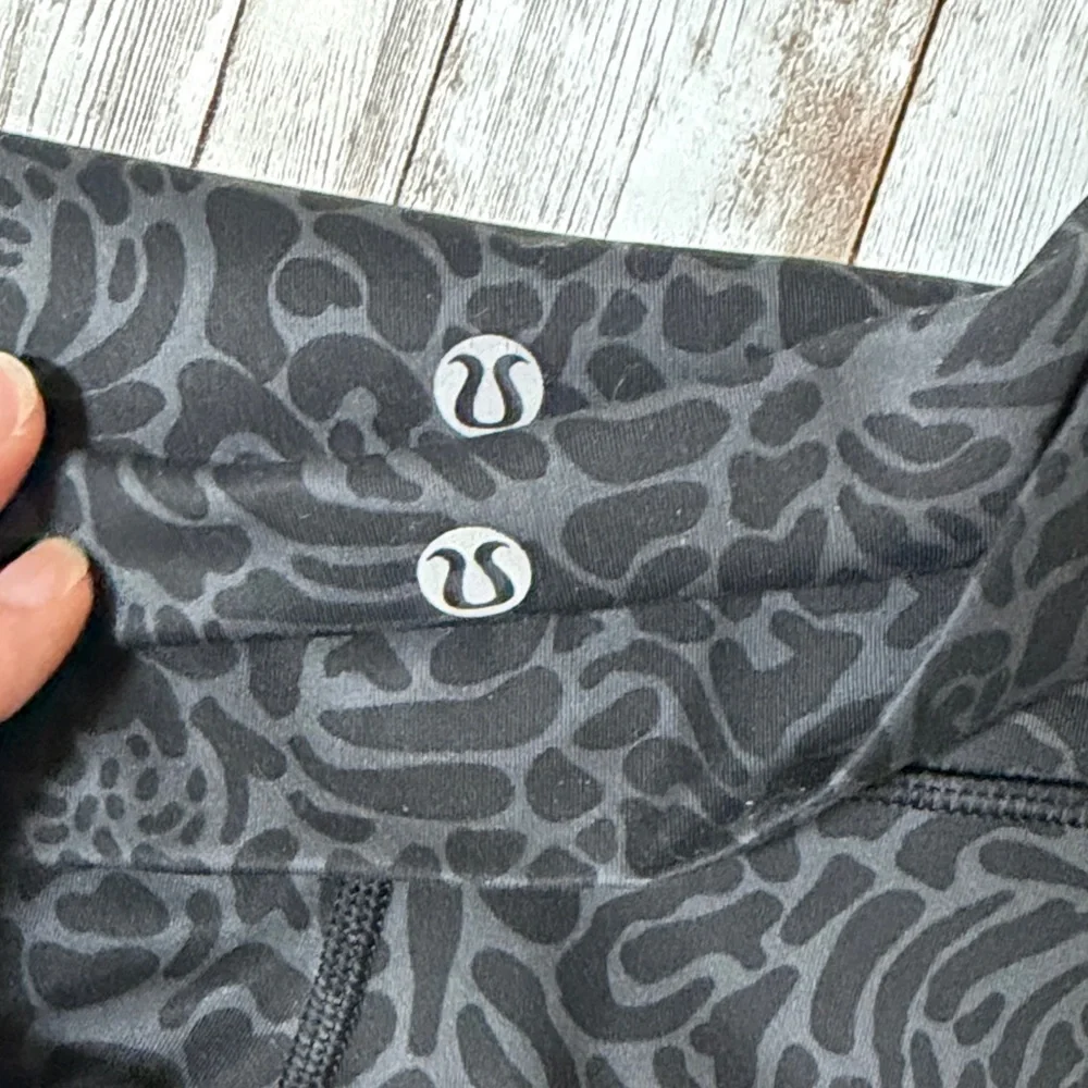 Lululemon Wunder Under Leggings sz 6 Full-On Luxtreme Roll Down Petal Camo Black - Picture 7 of 13